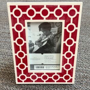 Threshold Red and White Circle Pattern Frame